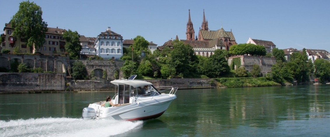 Motorbootschule auf dem Rhein Münster Basel Schweiz Powerboat Fahrschule Motorboot Boot Motorbootmiete Motorbootführerschein lernen powerboat lessons Kategorie A Bootsmiete Motorbootfahrt motorbootfahren Bootfahrten Bootsfahrten Bootsfahrt 