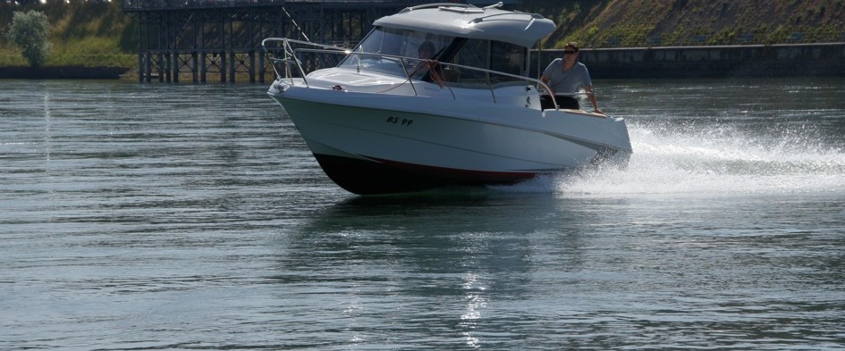 Motorbootschule auf dem Rhein Münster Basel Schweiz Powerboat Fahrschule Motorboot Boot Motorbootmiete Motorbootführerschein lernen powerboat lessons Kategorie A Bootsmiete Motorbootfahrt motorbootfahren Bootfahrten Bootsfahrten Bootsfahrt 