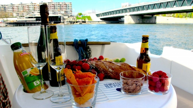 Apero auf dem Motorboot